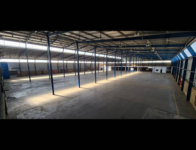 9,000M² WAREHOUSE TO LET IN MEADOWDALE